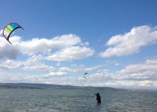  纳博讷风筝冲浪学校 